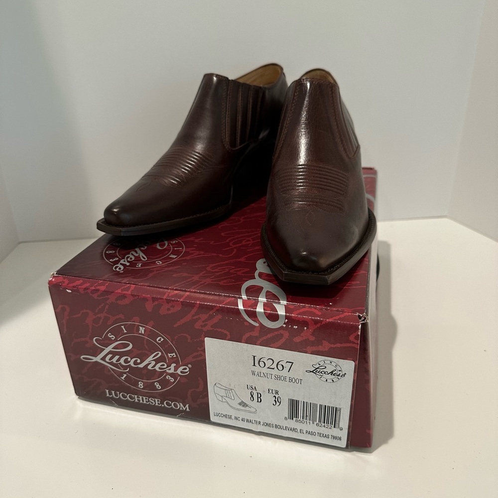 Lucchese walnut shoe boot in size 8 never worn